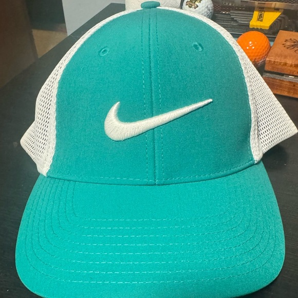 Nike Golf Mesh hat M/L NWOT - Picture 1 of 3